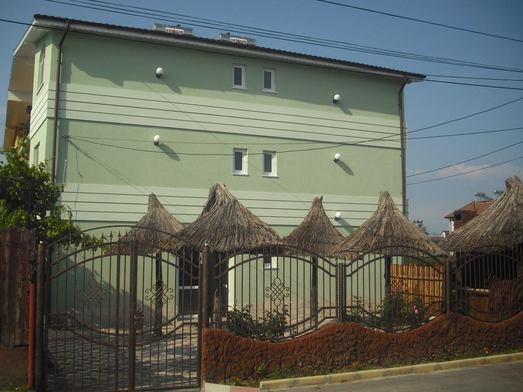 Casa Verona Костінешть Екстер'єр фото